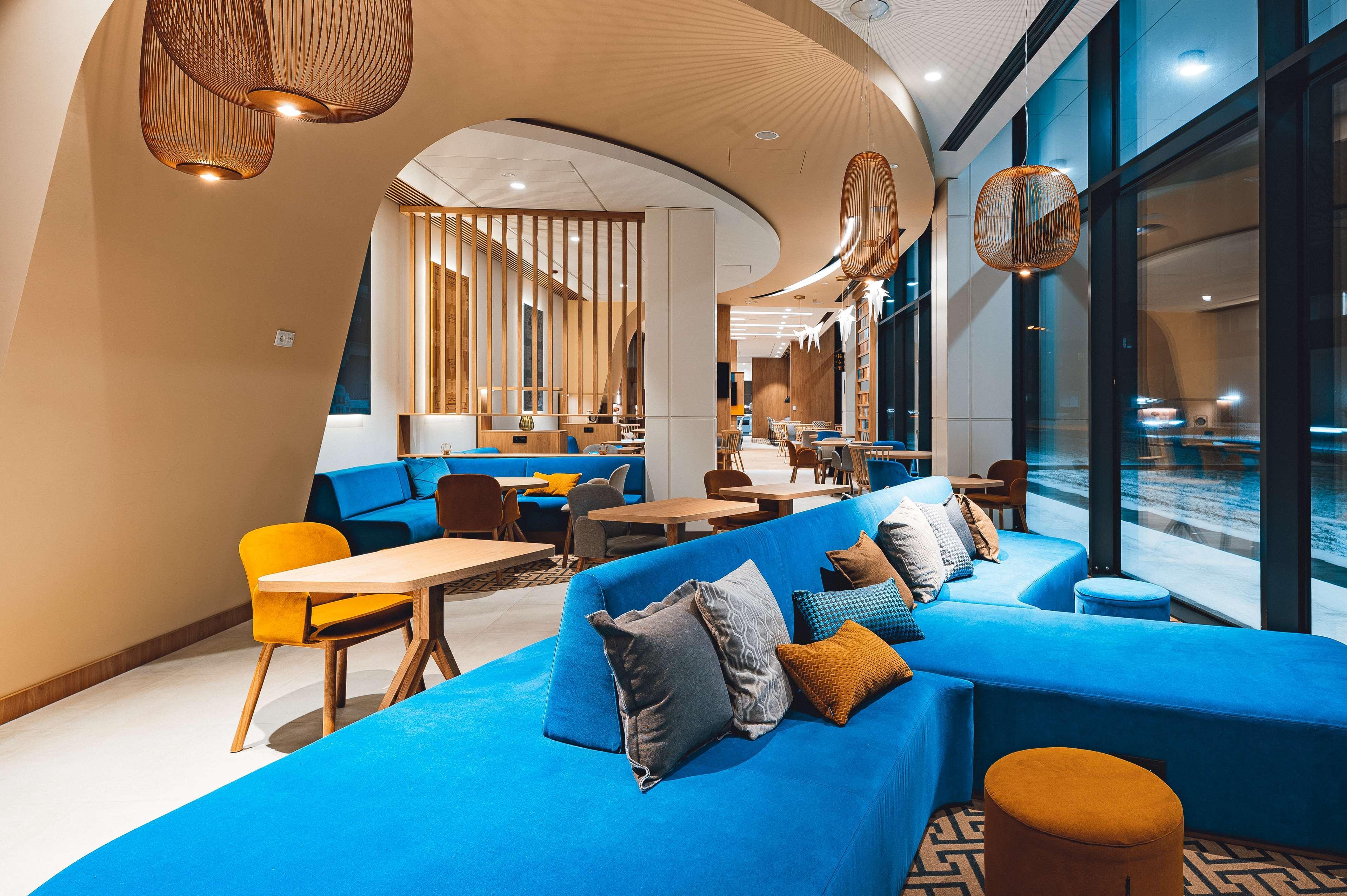 Hampton By Hilton Reduta Готель
