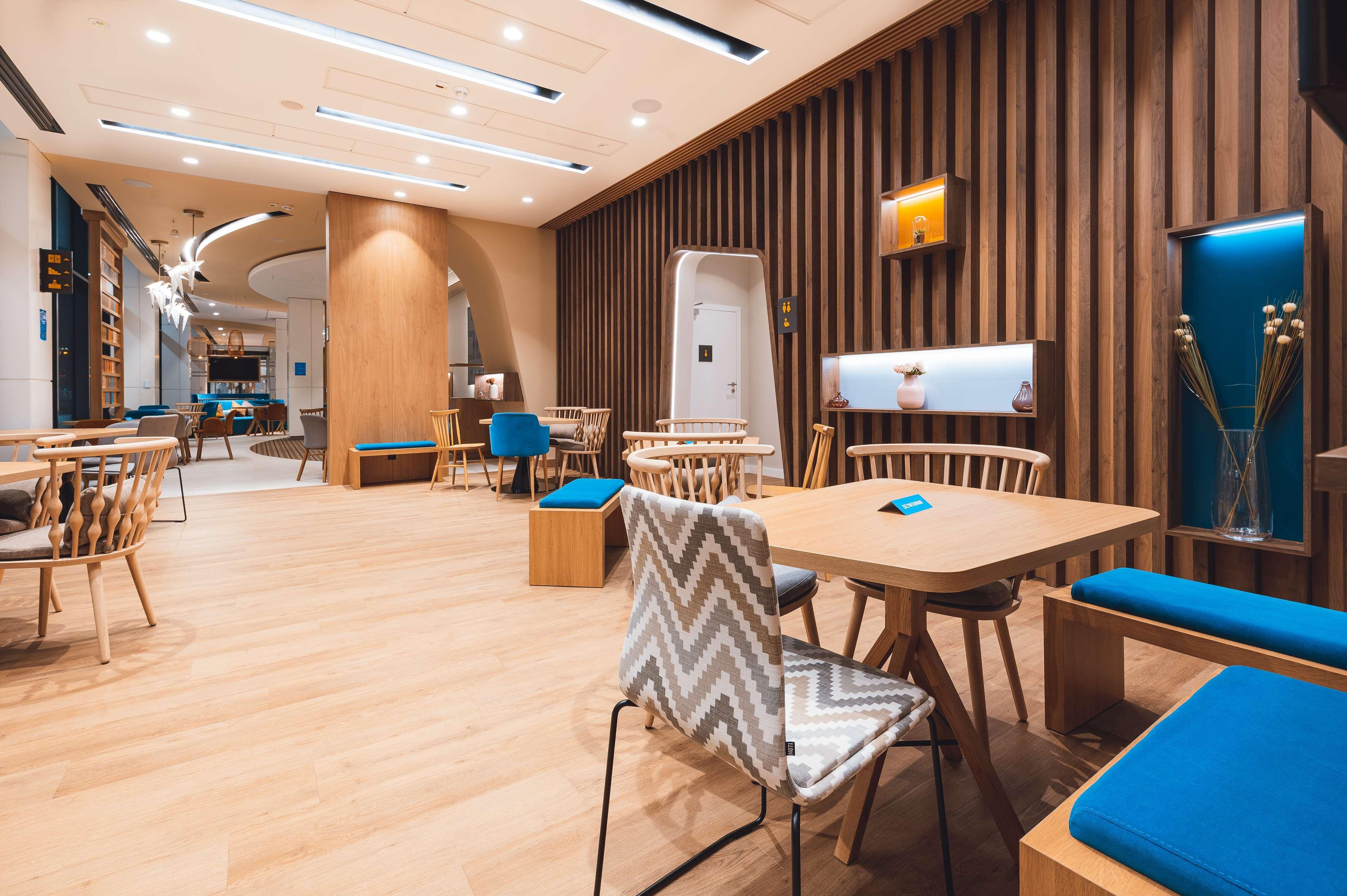 Hampton By Hilton Reduta Готель