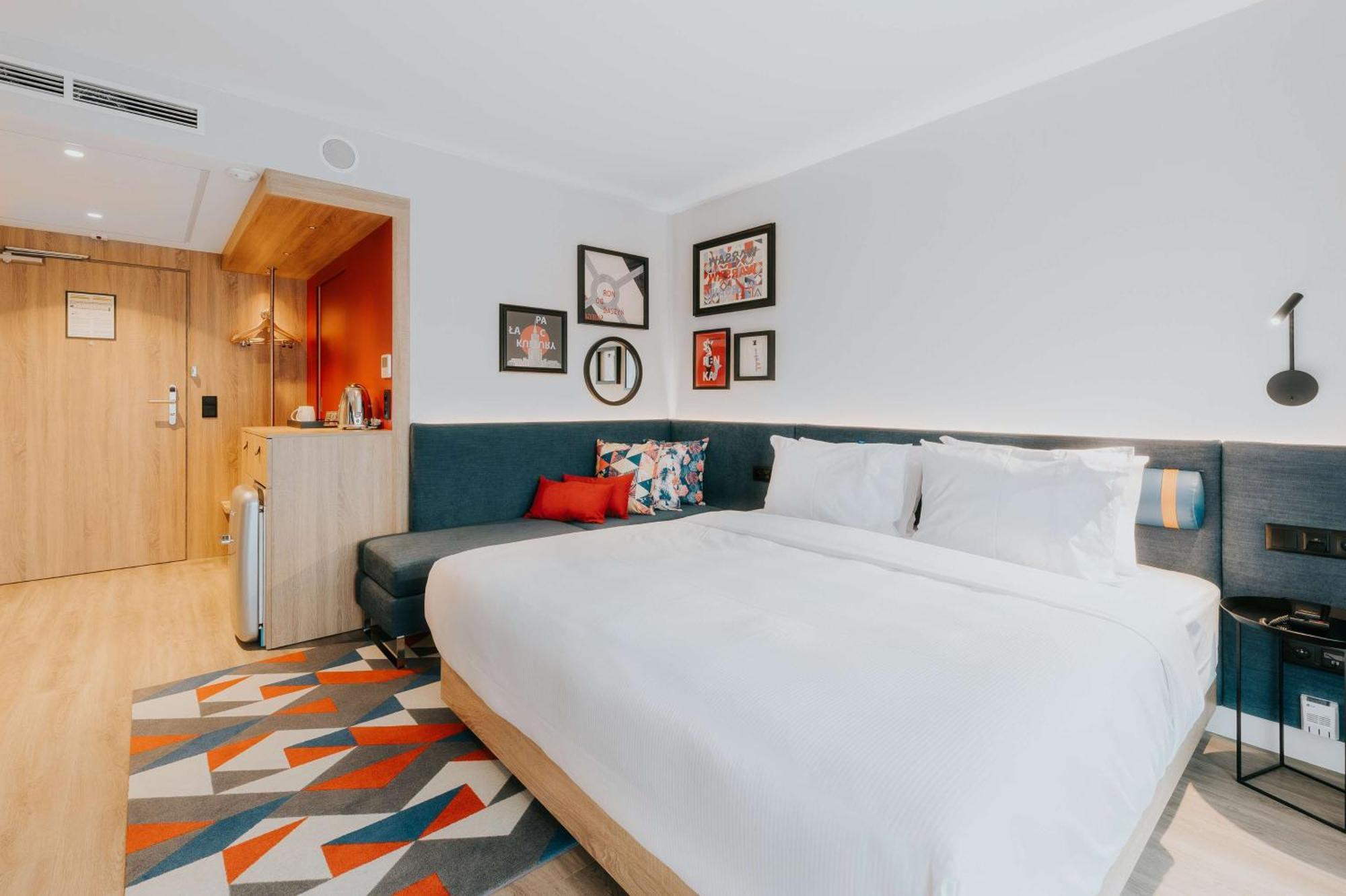 Hampton By Hilton Reduta Готель