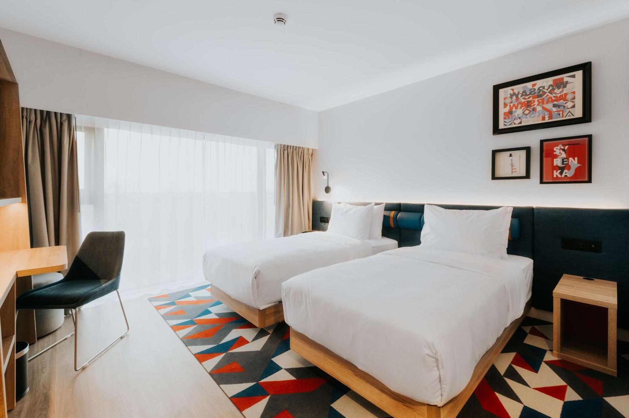 Hampton By Hilton Reduta Варшава