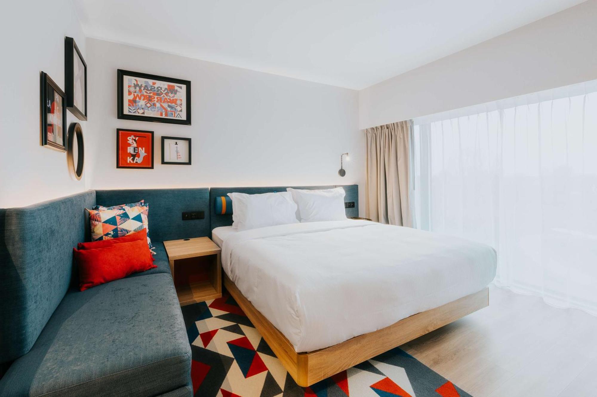 Hampton By Hilton Reduta Готель