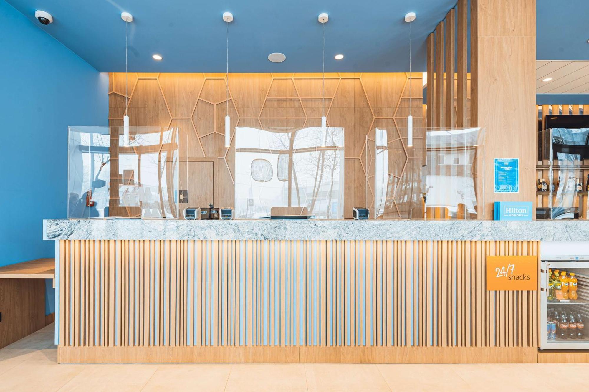 Hampton By Hilton Reduta Готель