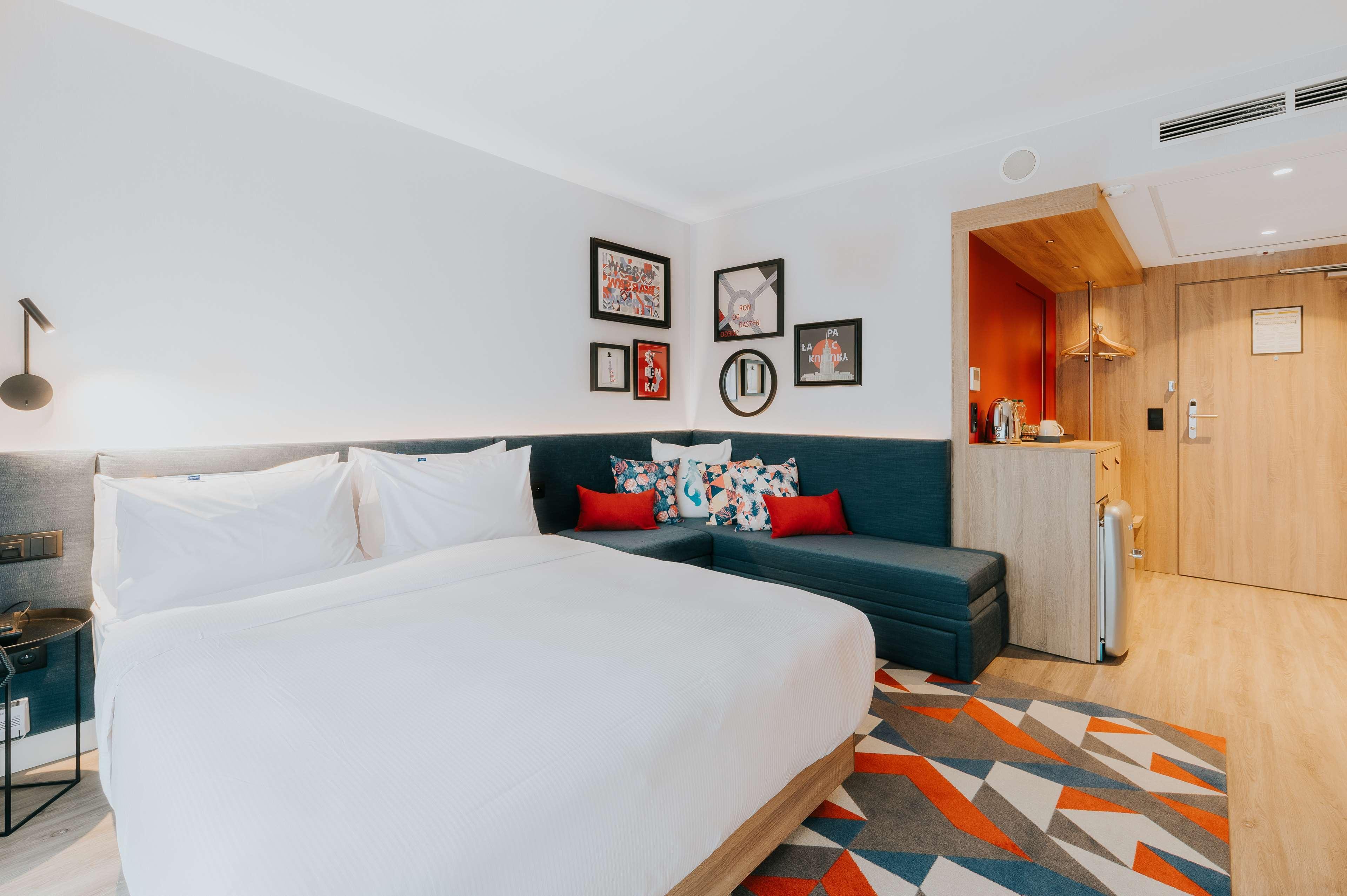 Готель Hampton By Hilton Reduta 3*