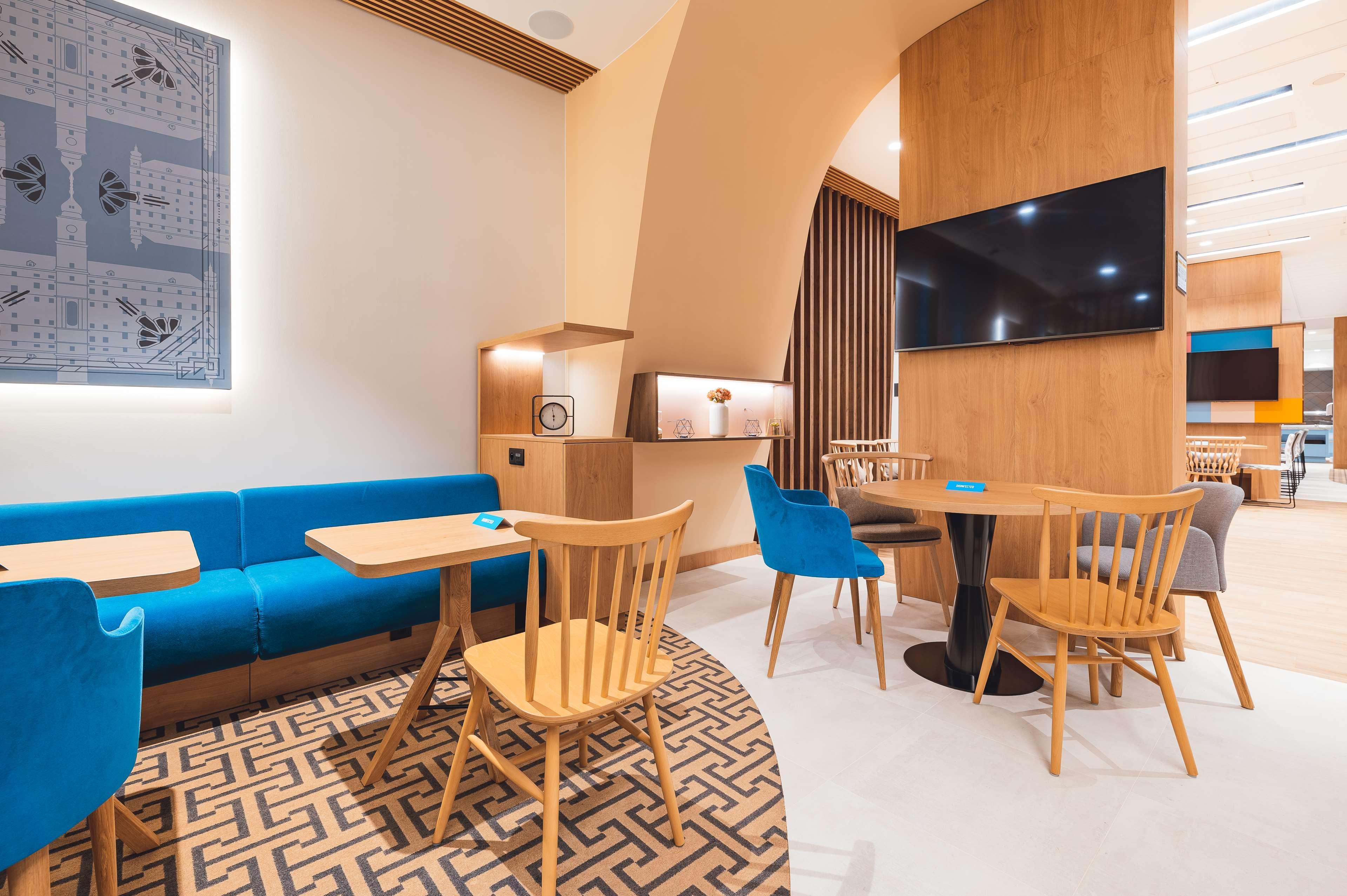 Готель Hampton By Hilton Reduta 3*