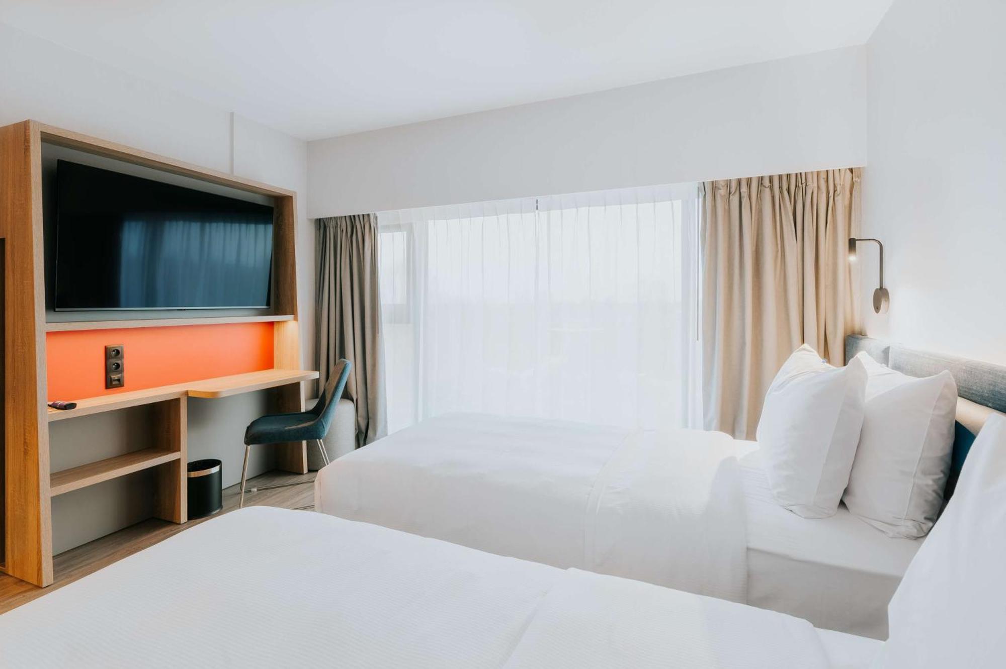 Готель Hampton By Hilton Reduta