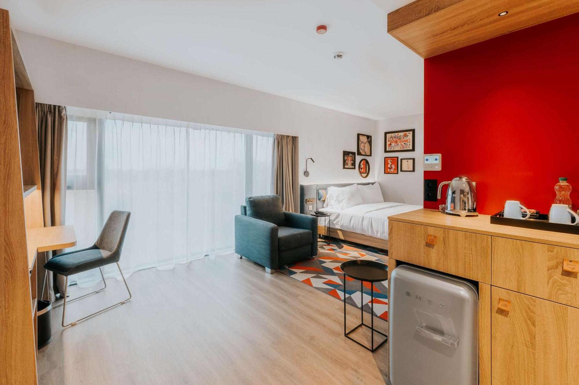 Hampton By Hilton Reduta Варшава